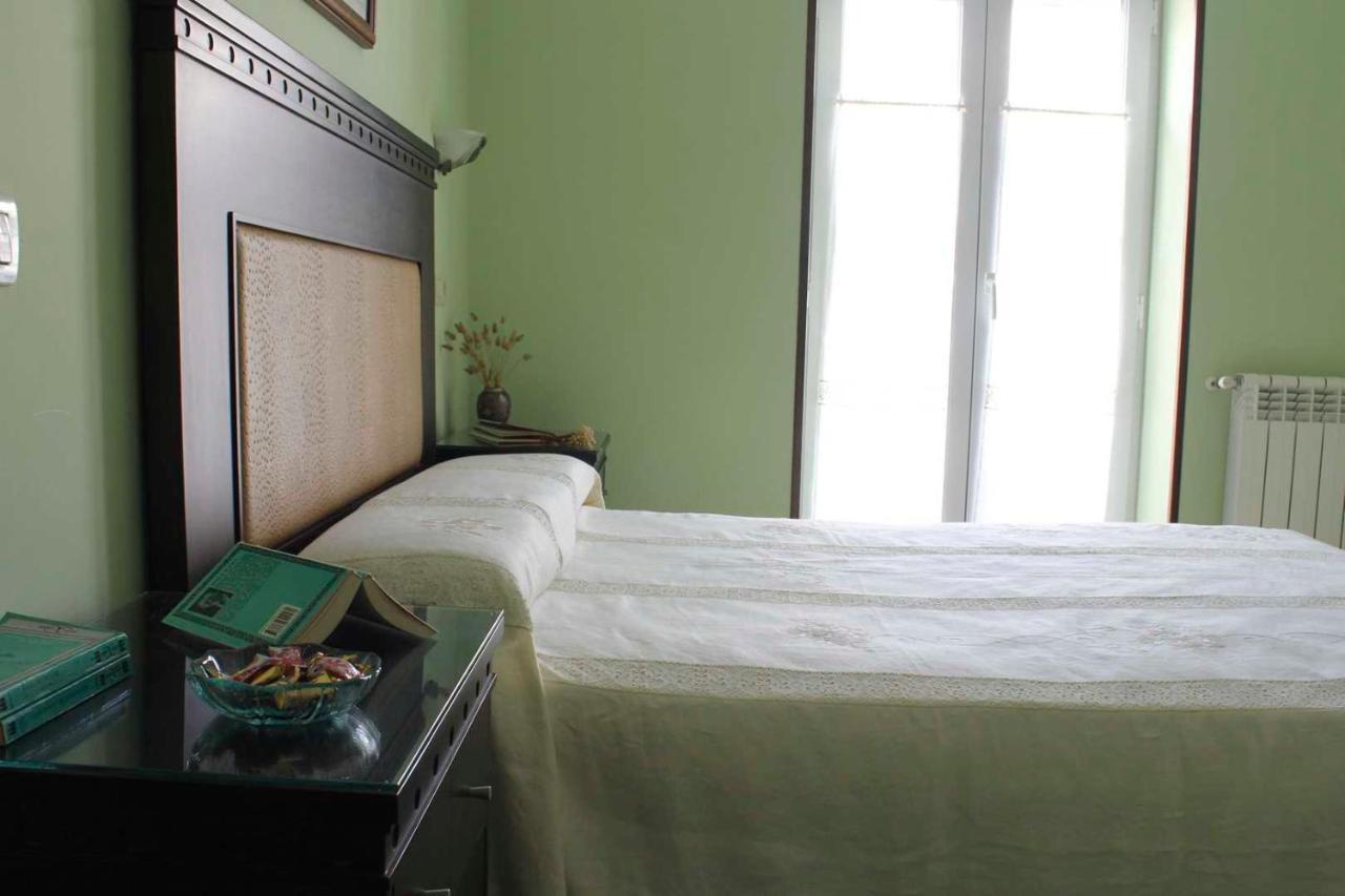 Apartamentos Casa Germana Тапия-де-Касарьего Экстерьер фото
