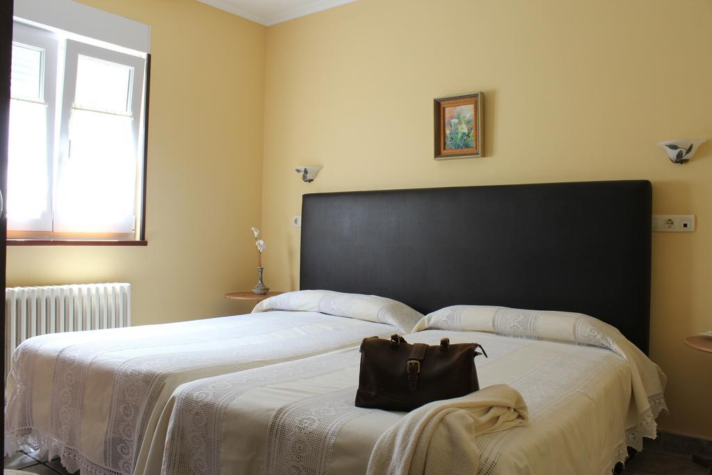 Apartamentos Casa Germana Тапия-де-Касарьего Номер фото