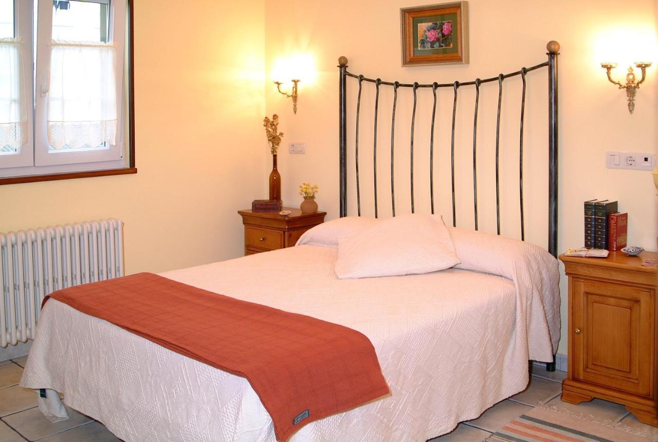 Apartamentos Casa Germana Тапия-де-Касарьего Экстерьер фото